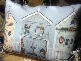 beach_huts_cushions