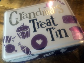 grandmas_treats_tin