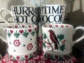 cocoa_and_christmas_mugs