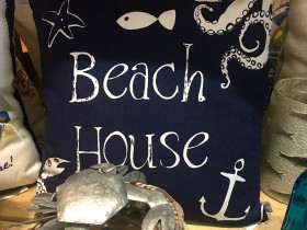 beach_house_cushion_and_crab